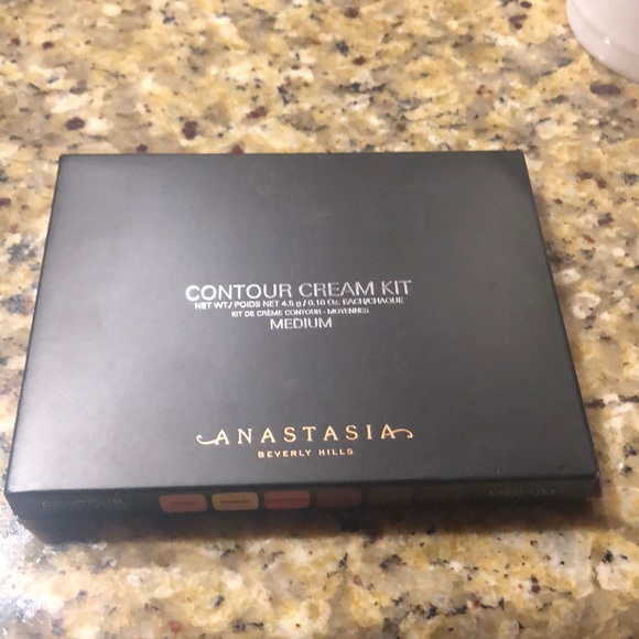 Anastasia contour cream kit - Picture 2 of 7
